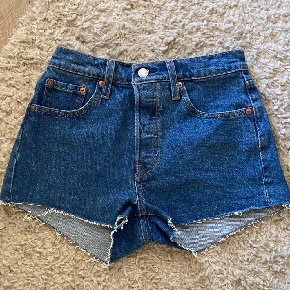 501 Levi’s Jean cut off shorts - Picture 2 of 6
